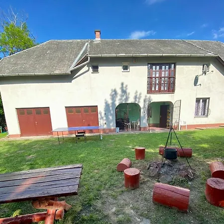 Toereki 34 Vendeghaz Apartment